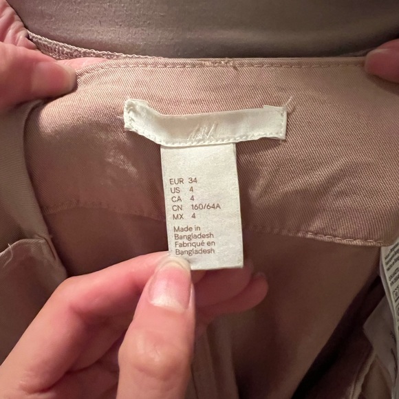 Brand: H&M
Size: 4
Color: Tan - Picture 5 of 5